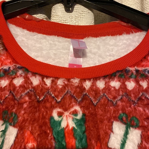 No Boundaries Christmas Sweater - Picture 4 of 6